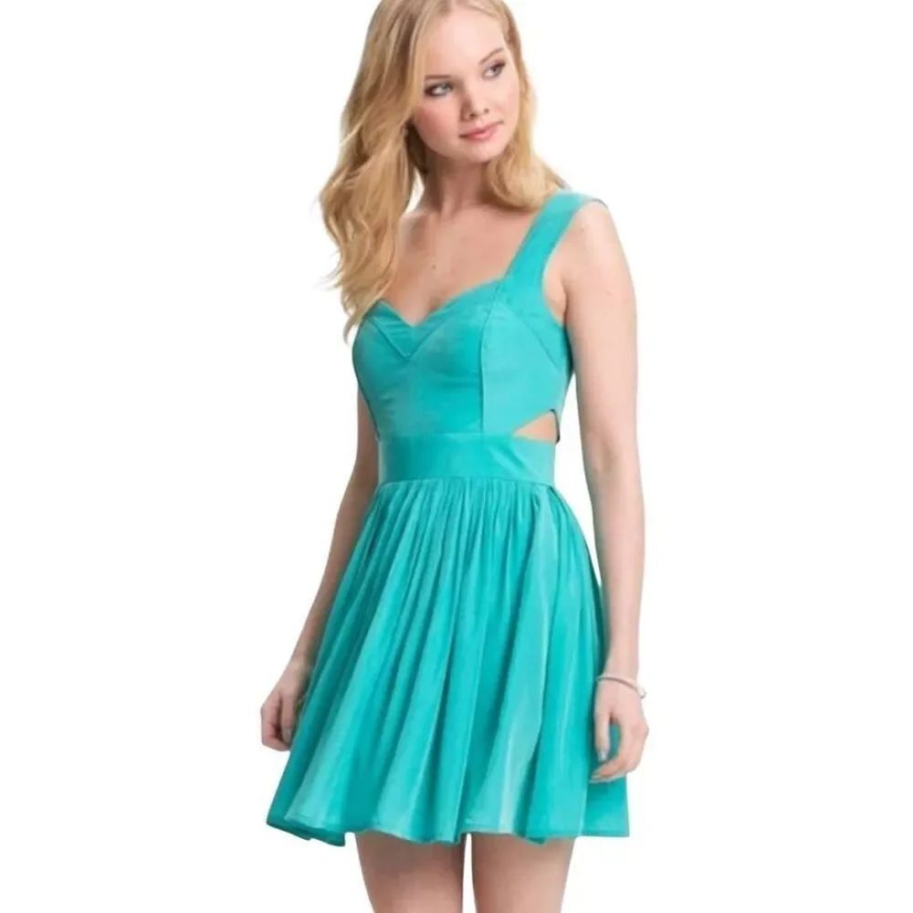 Keepsake the Label Fit and Flare Dress Size Medium Side Cutout Spring